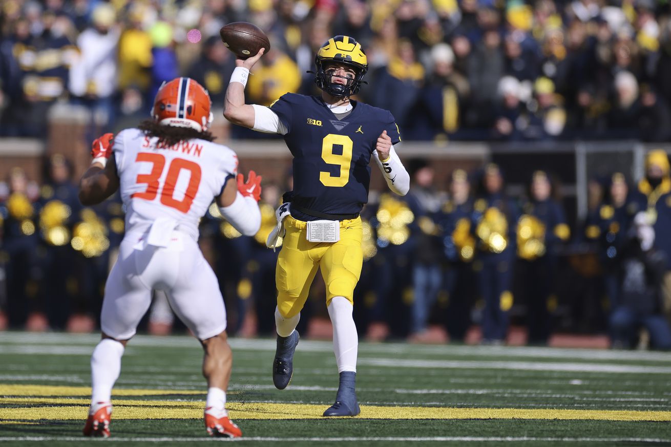 COLLEGE FOOTBALL NOV 19 Illinois at Michigan