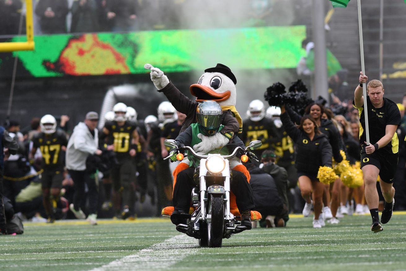COLLEGE FOOTBALL: NOV 04 Cal at Oregon