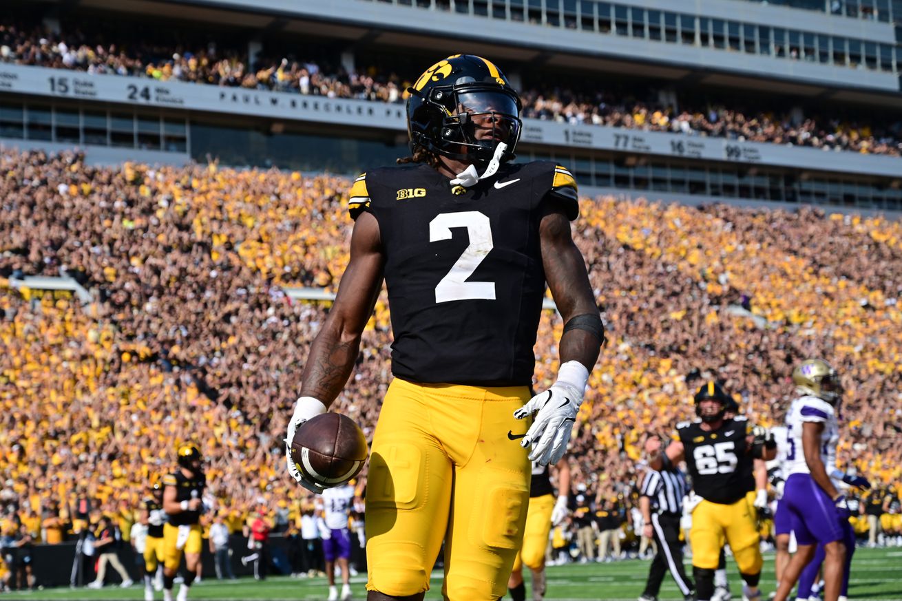 COLLEGE FOOTBALL: OCT 12 Washington at Iowa