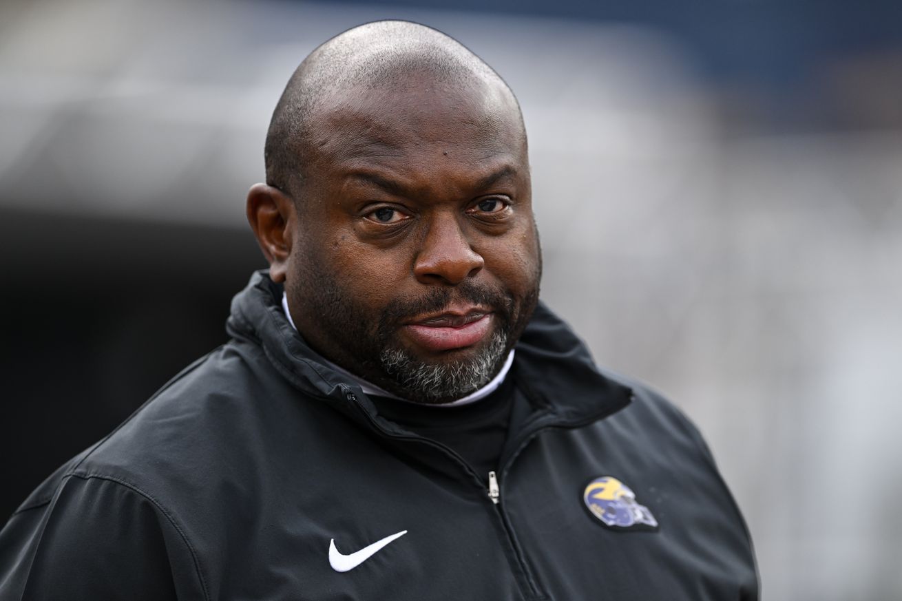 COLLEGE FOOTBALL: NOV 09 Michigan at Indiana