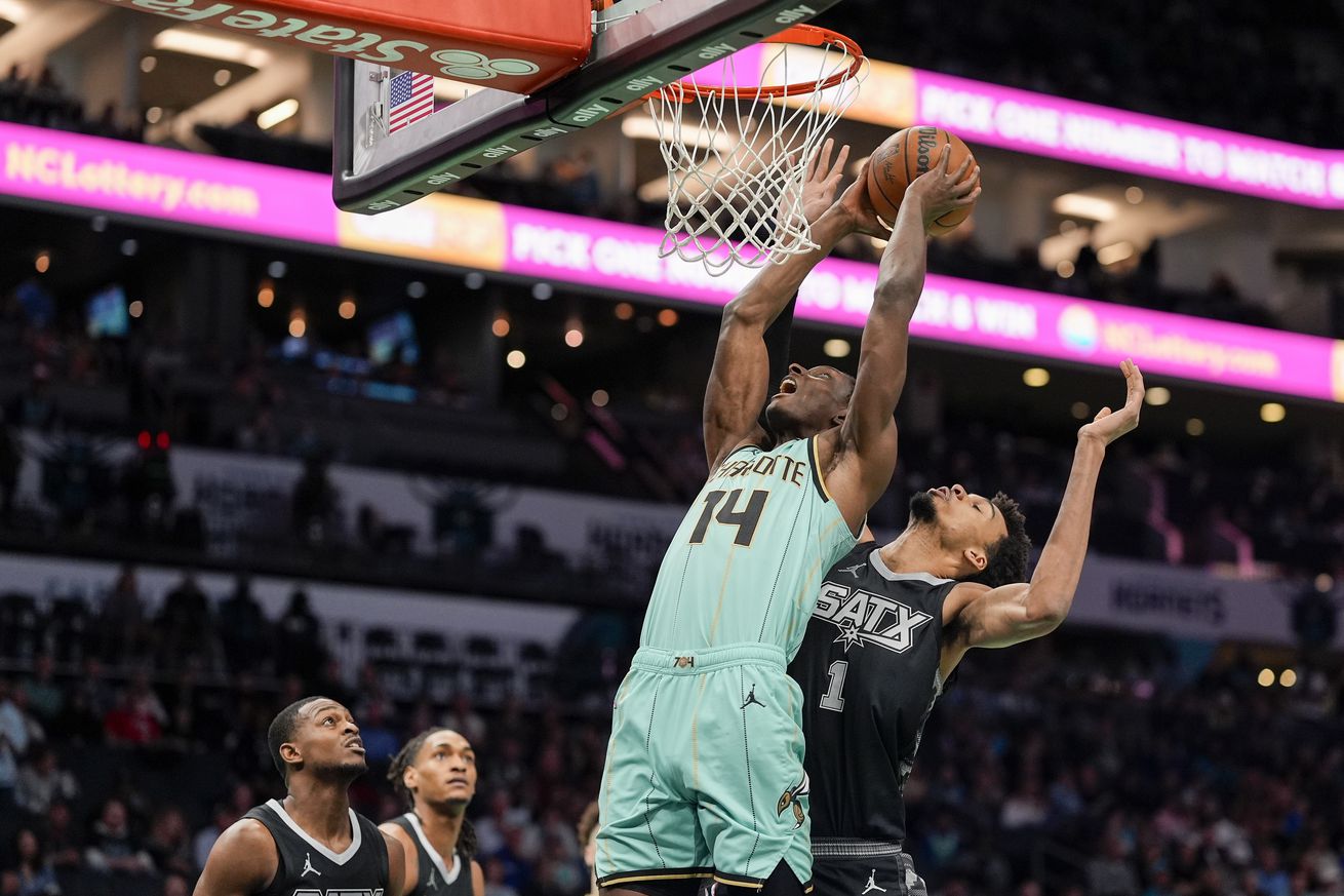 NBA: San Antonio Spurs at Charlotte Hornets