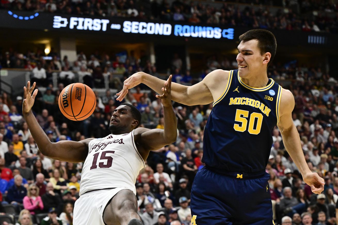 March Madness Second Round Michigan vs Texas A&M