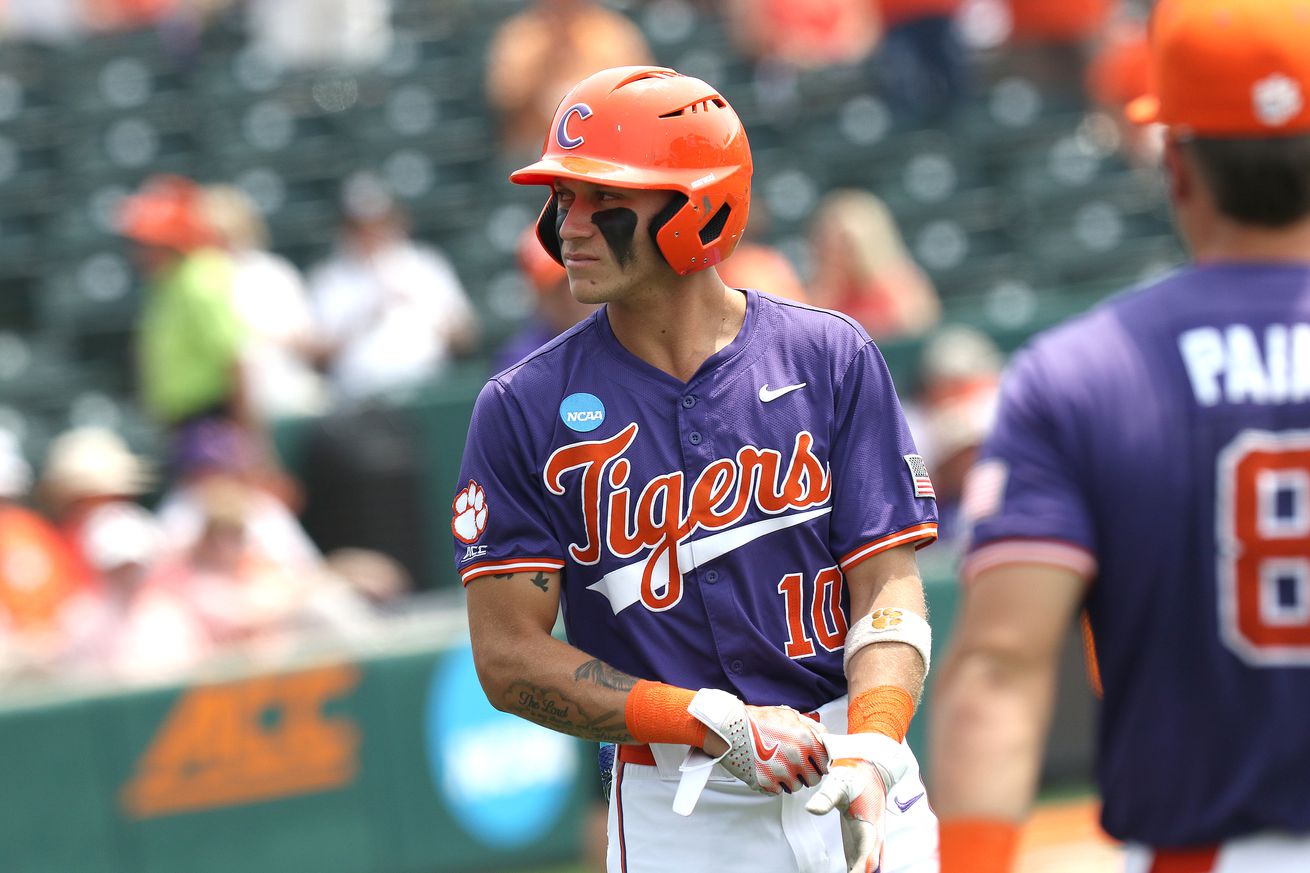 NCAA BASEBALL: JUN 01 Division I Regional - Kentucky vs Clemson